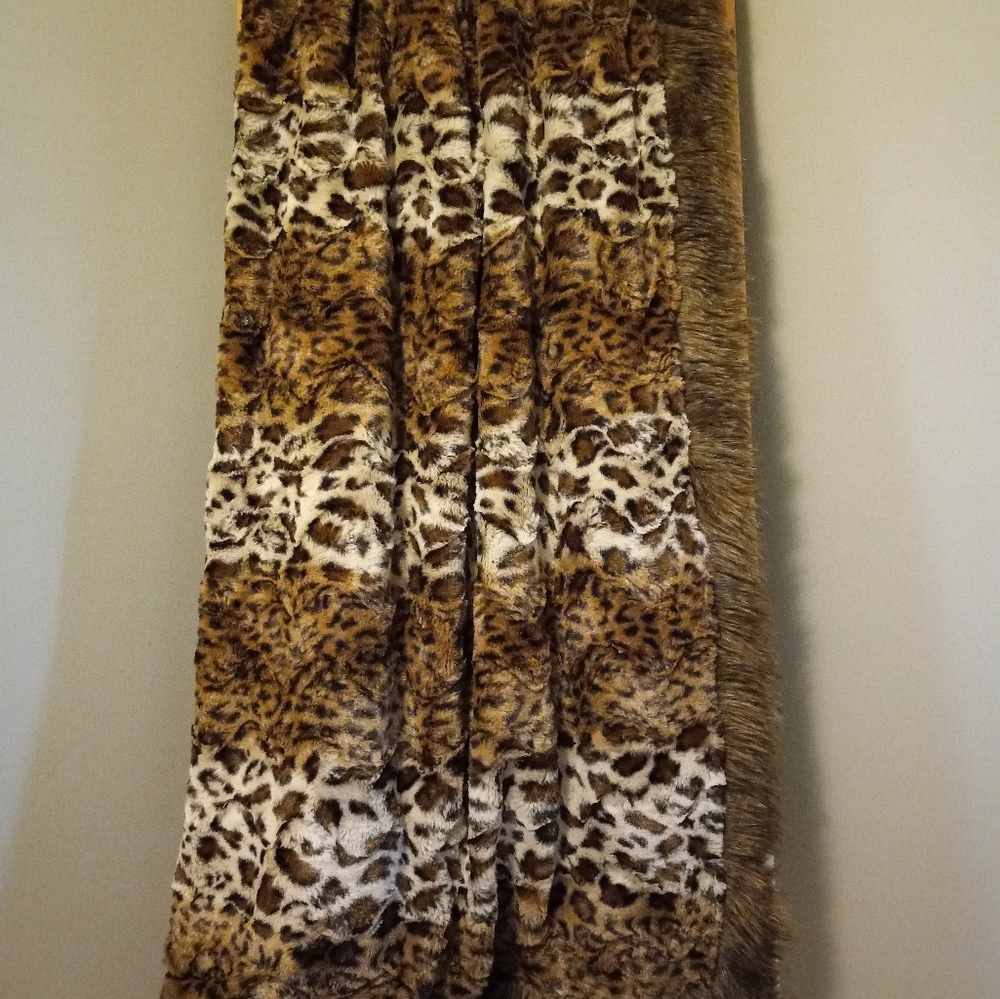 Dennis Basso Platinum Oversized Faux Fur Throw with Trim (Leopard)